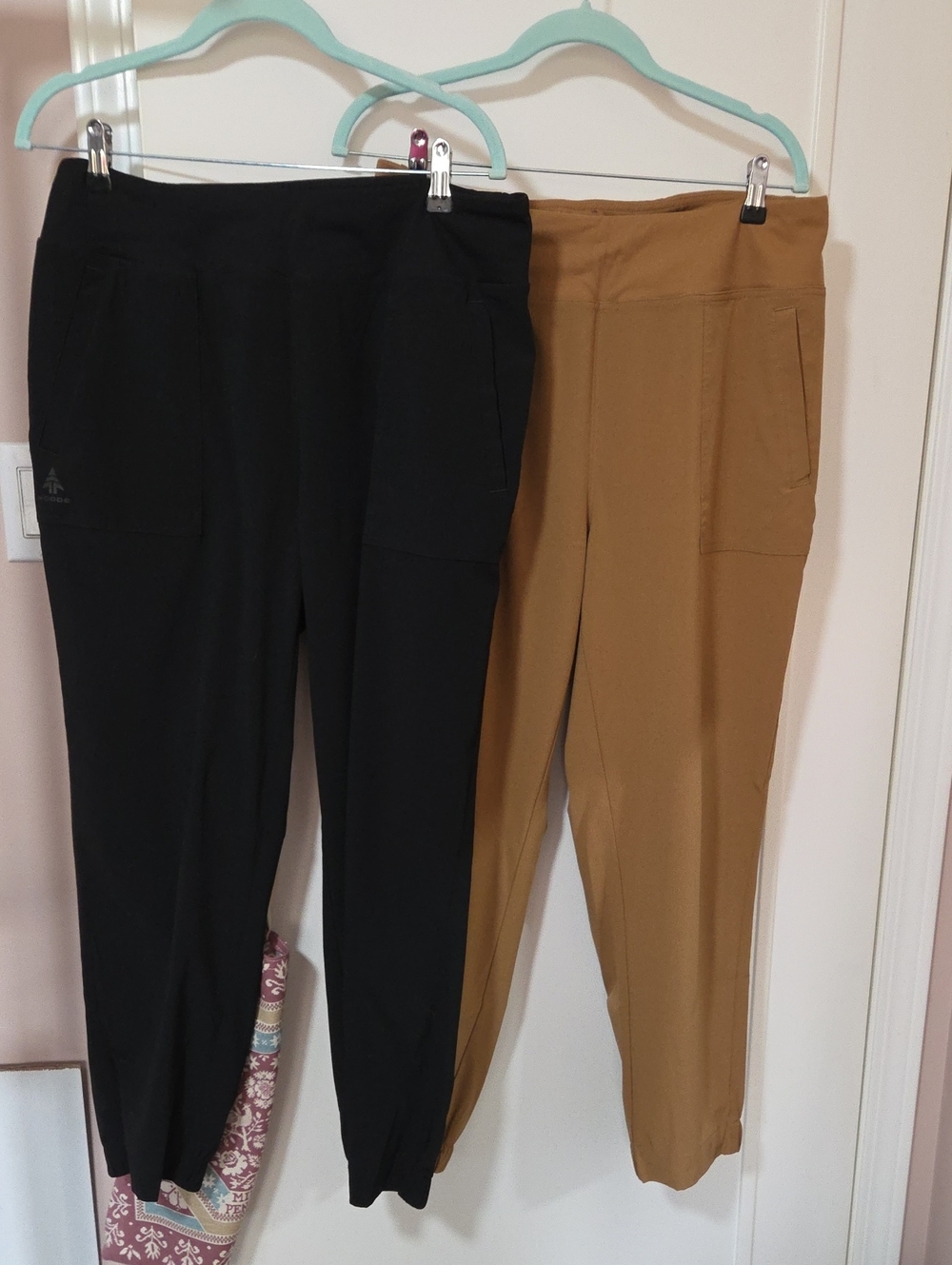 Women’s Stretch Pull-On Ankle Pants - Black & Tan